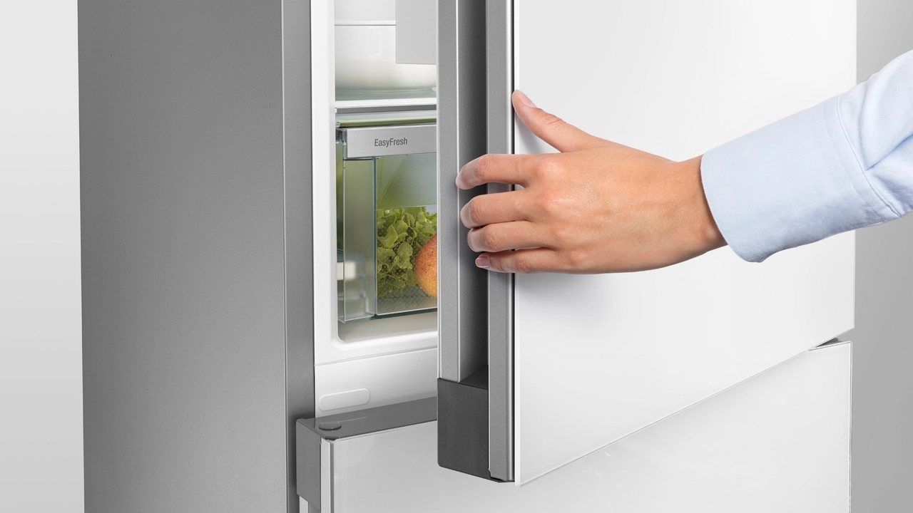 CNc 5703 Pure NoFrost Combined fridge-freezers with EasyFresh and